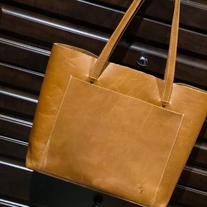 Oak River Raw Leather Shoulder Bag